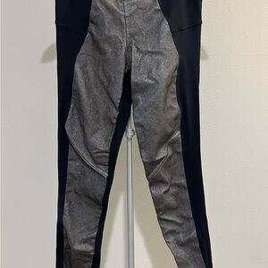 David Lerner Leather Panel Color
Block Legging Gunmetal Gray Black
Size Large
